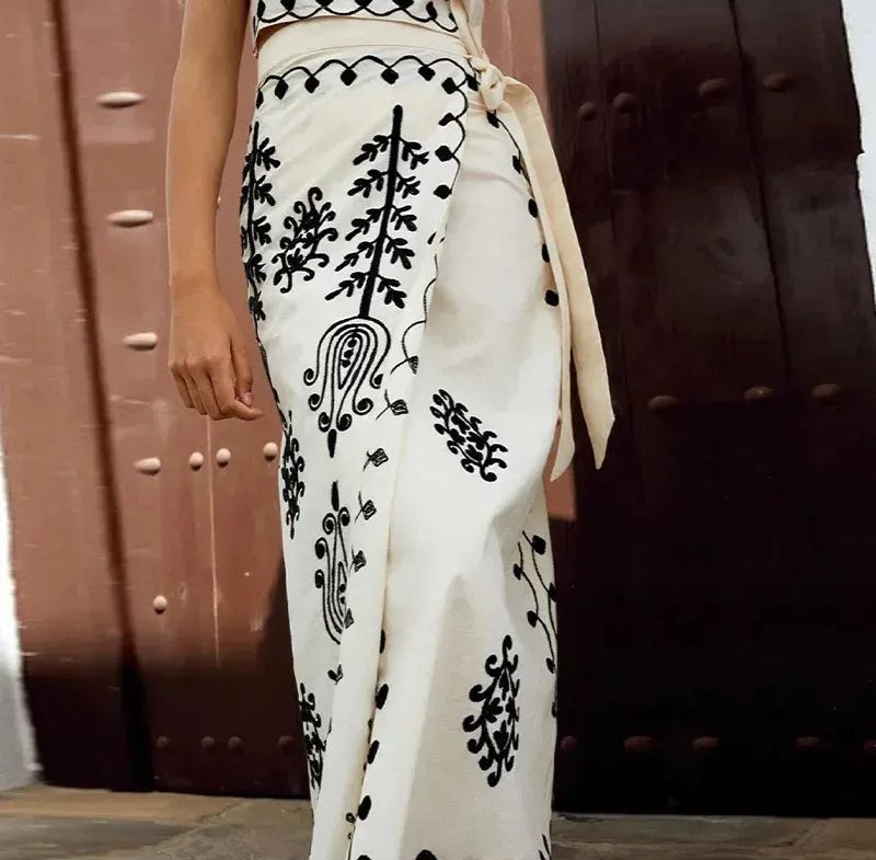 Conjunto Sara – Estampado Chic de Top y Falda